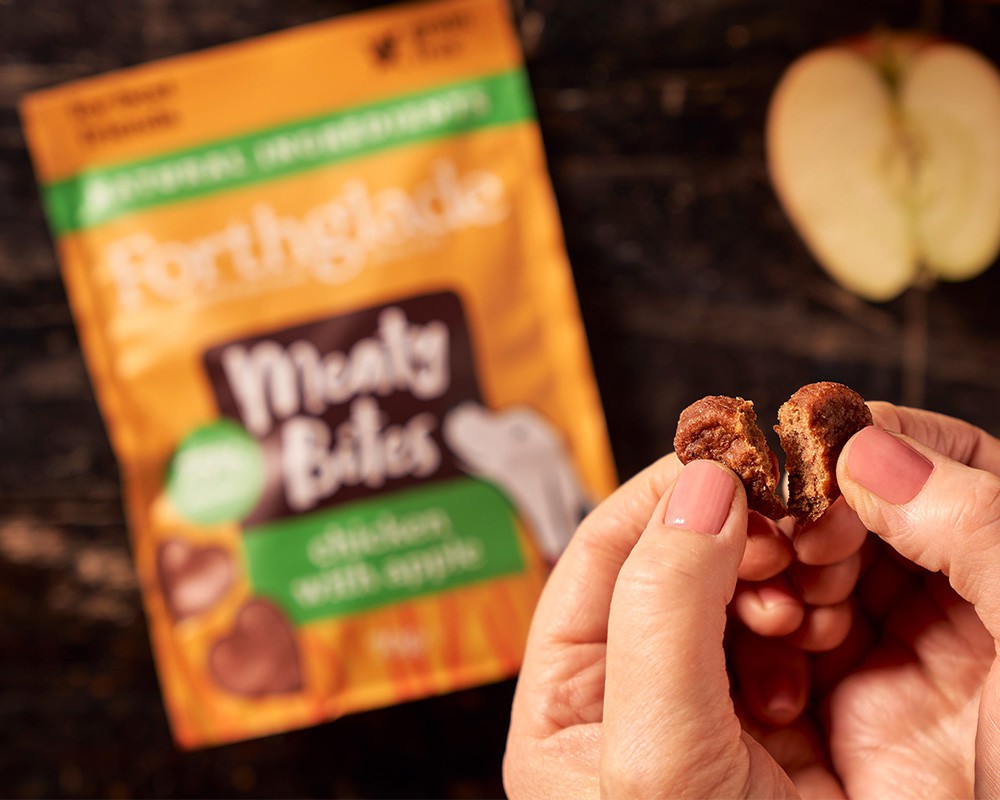 Forthglade Meaty Bites Chicken & Apple Dog Treats