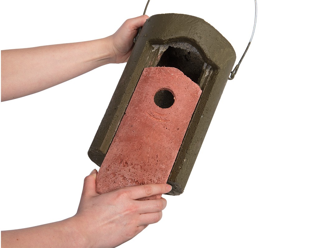 The Schwegler 1B Woodcrete Nestbox
